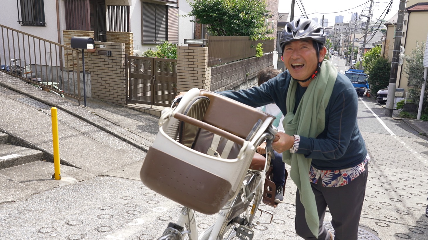 「バカリ山内の笑にもすがる」のワンシーン。