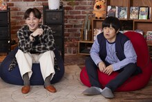 左から、工藤大輝、バカリズム。(c)ABCテレビ