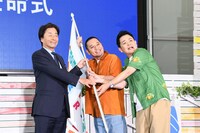 港浩一社長と千鳥。