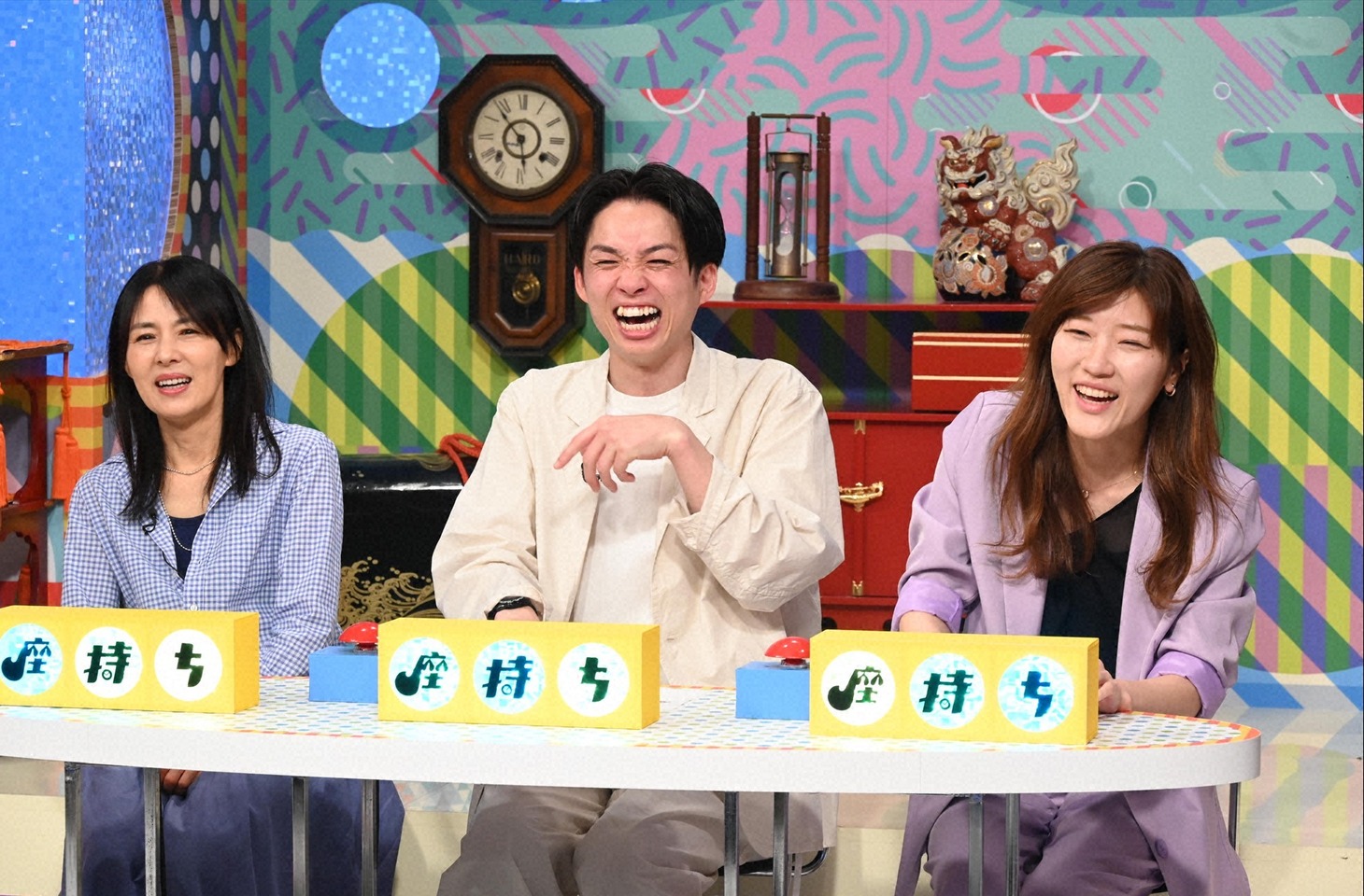 左から井森美幸、アインシュタイン河井、ヒコロヒー。(c)読売テレビ