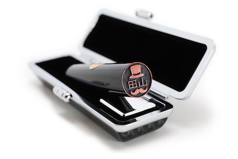 オリジナルコラボ印鑑のイメージ。「山田」の部分は当選者の名字で作られる。