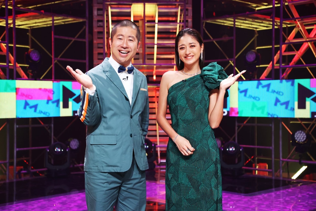音楽特番「M_IND」MCのハライチ澤部と池田美優。(c)フジテレビ