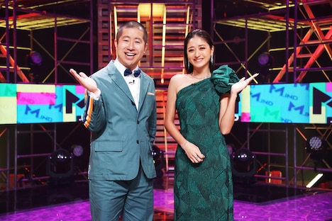 音楽特番「M_IND」MCを務めるハライチ澤部、池田美優。(c)フジテレビ