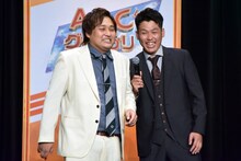 今年6月22日、「第44回ABCお笑いグランプリ」ファイナリストの発表イベントに出席したダブルヒガシ。
