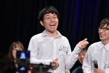 パーマ大佐の顔真似をするオフローズ・カンノコレクション。