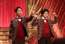 「ネタパレ」でコラボを繰り広げる（左から）ウエストランド井口とアイドル鳥越。(c)フジテレビ