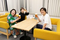 紅しょうがと平成ノブシコブシ徳井（右）。