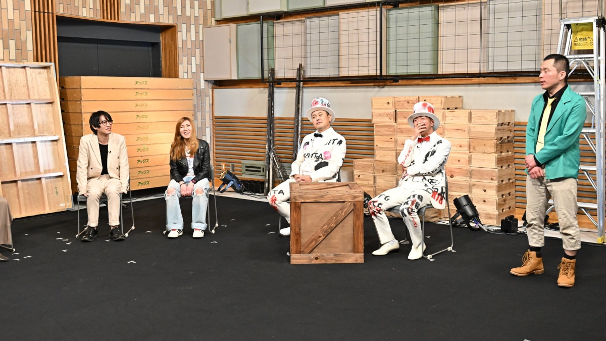 スルメ（右端）企画のワンシーン。(c)TBS