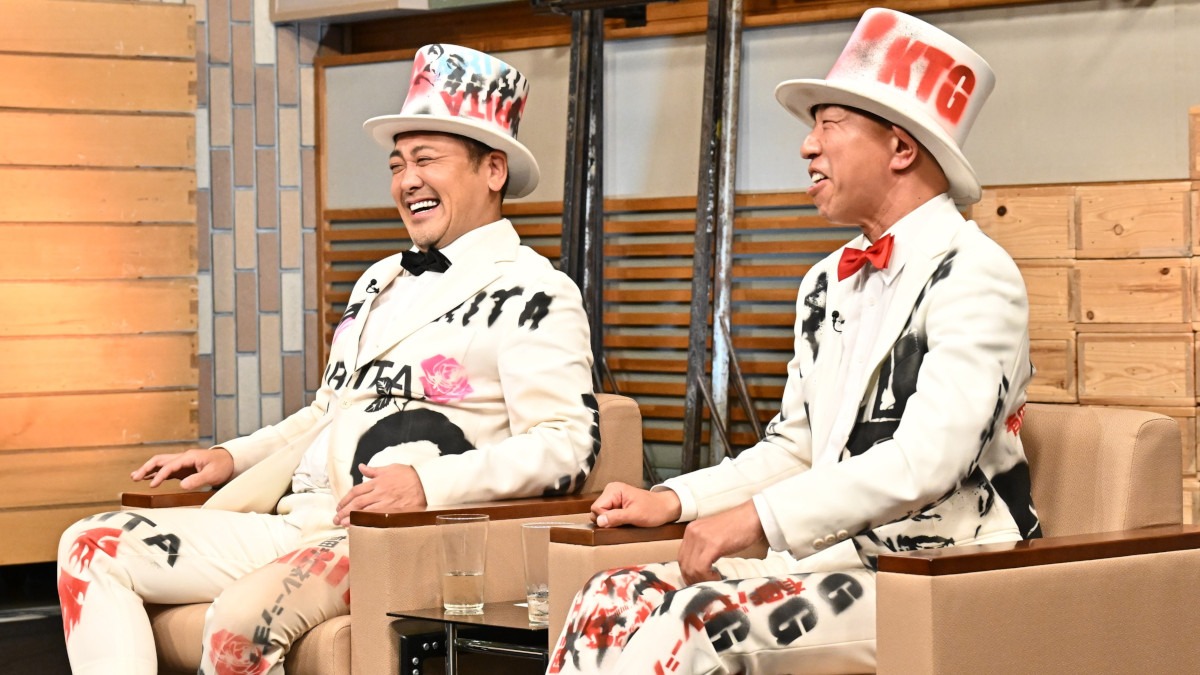 くりぃむしちゅー有田とバイきんぐ小峠。(c)TBS