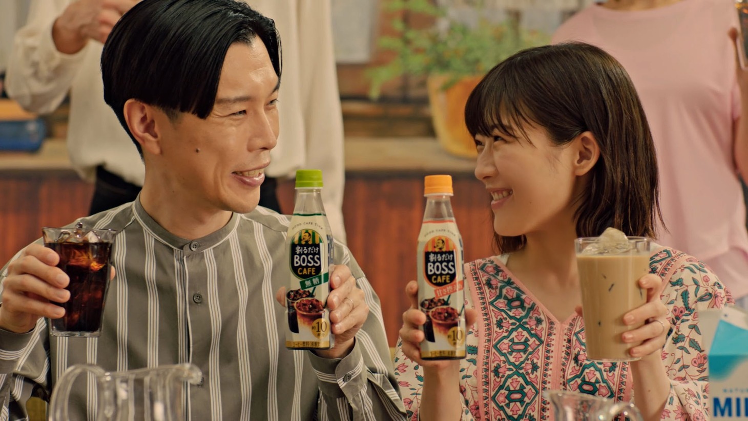 CM「BOSS CAFE APARTMENT」編のワンシーン。