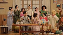 ハライチ岩井と伊藤沙莉が共演する新CM「BOSS CAFE APARTMENT」編のワンシーン。