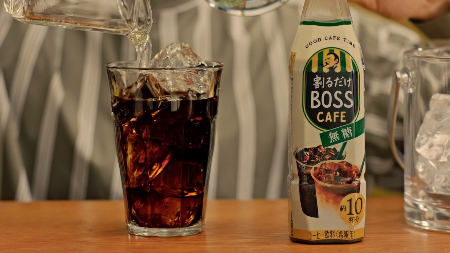 CM「BOSS CAFE APARTMENT」編のワンシーン。