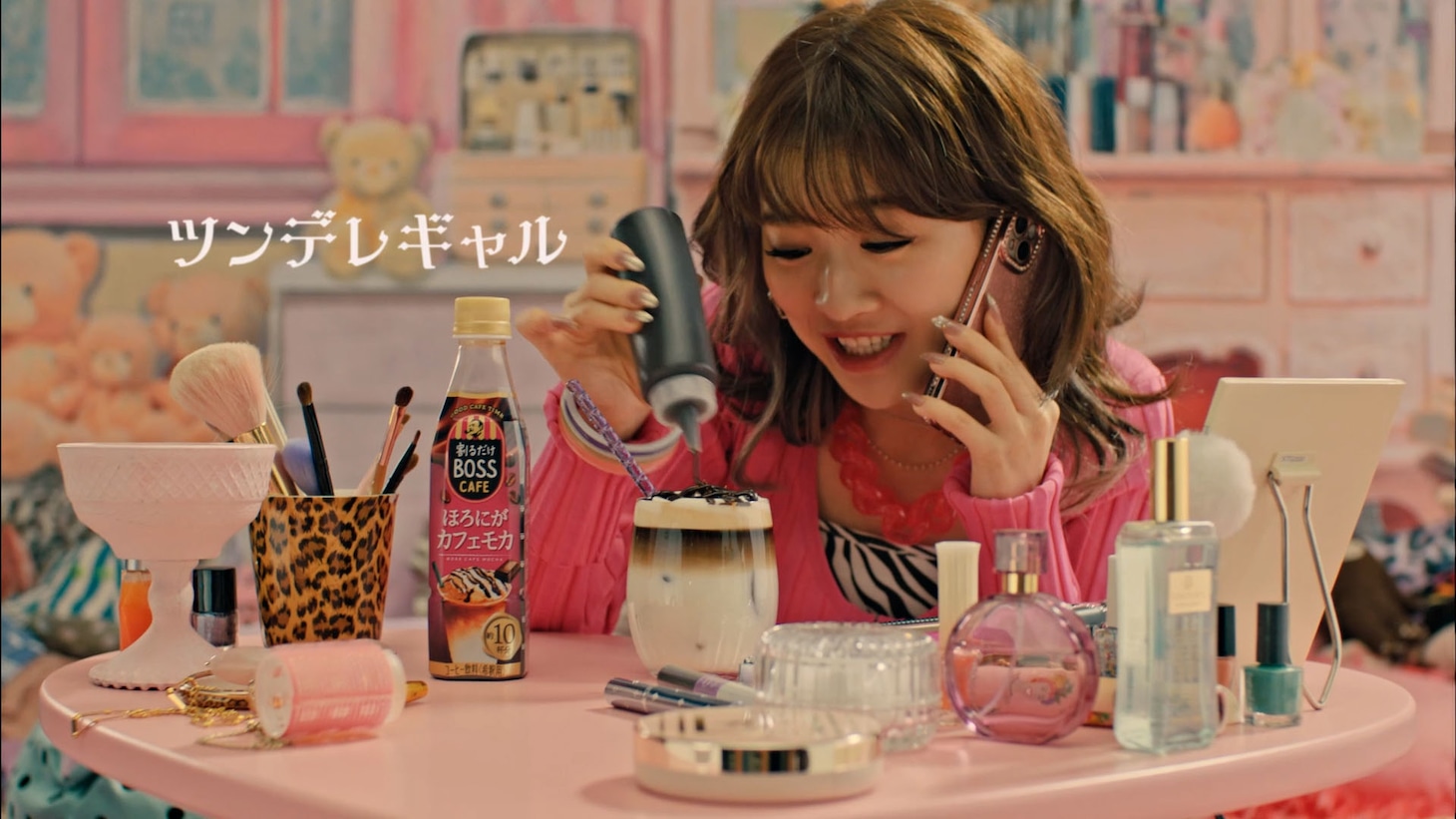 CM「BOSS CAFE APARTMENT」編のワンシーン。