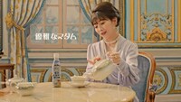 CM「BOSS CAFE APARTMENT」編のワンシーン。