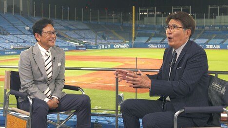 侍ジャパン前監督・栗山英樹（左）と“同級生対談”を繰り広げる石橋貴明。
