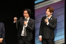 ダイヤモンド。野澤（左）は骨折していたときに脚に入っていたボルトを持参。