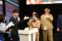 会見中、芸人たちのボケを拾いすぎるMCの麒麟・川島を注意するウエストランド井口。