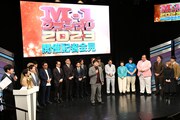 ロングコートダディ兎による「M-1グランプリ2023」開幕宣言の様子。
