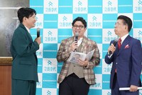 左からミキ、西川きよし。（写真：吉本興業提供）