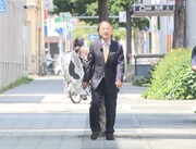 風が強いスポットを検証する、海原はるか。(c)中京テレビ