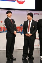 自らの佇まいを「進学校に通っていた」と表現するロングコートダディ堂前（左）。