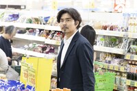 「夕暮れ時の葛藤」より、小澤征悦。(c)日本テレビ