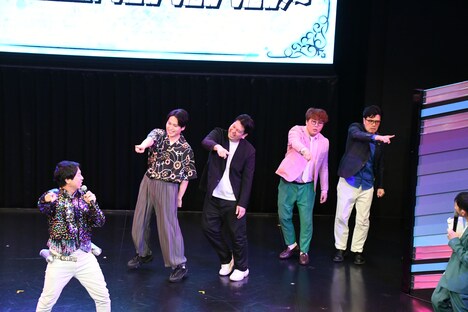 ワンチュダンスをしながら登場するゲストたち。