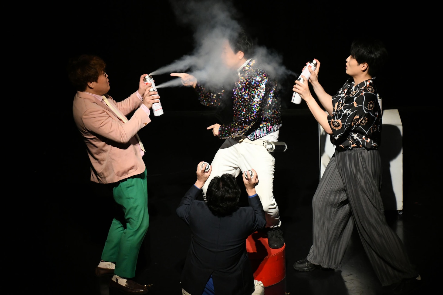 スプレー合唱団を指揮するヤジマリー。。