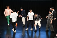 アインシュタイン河井に首根っこをつかまえられるヤジマリー。。