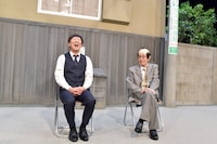 コント収録後の記者取材会に臨んだ東京03飯塚と加藤茶。