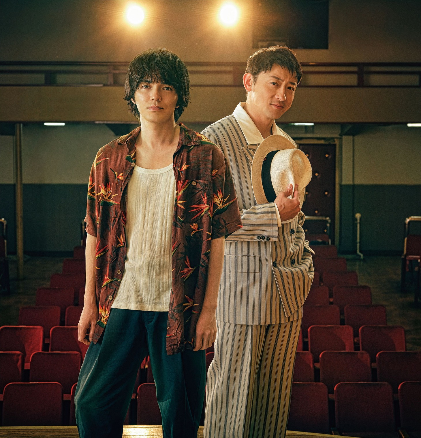 左から林遣都、山本耕史。