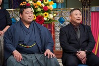左から若元春、大波政志。(c)日本テレビ