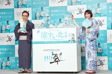 東京03角田と夏帆。それぞれをイメージした氷像がイベントに登場した。