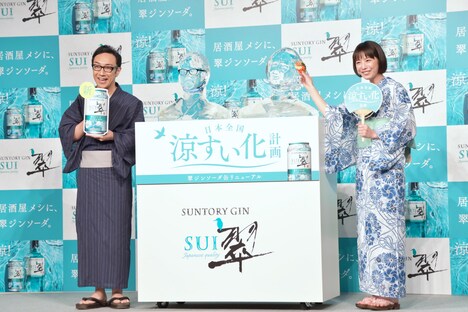 東京03角田と夏帆。それぞれをイメージした氷像がイベントに登場した。