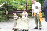 「謎解き！ファミリーキャンプ」のワンシーン。(c)テレビ大阪