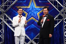 左からムーディ勝山、とにかく明るい安村。(c)関西テレビ