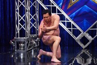 とにかく明るい安村 (c)関西テレビ