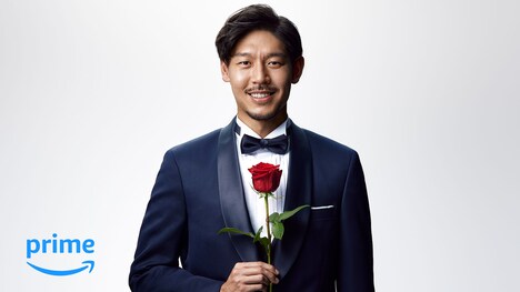 5代目バチェラーの長谷川惠一。(c)2023 Warner Bros. International Television Production Limited