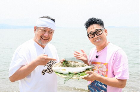 左からケンドーコバヤシ、宮川大輔。(c)日本テレビ