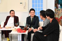 左から千鳥、かまいたち。(c)日本テレビ