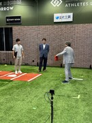 左から、ティモンディ前田、広澤克実、武田一浩。