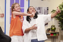 ロバート秋山とゆうちゃみ。(c)ABCテレビ