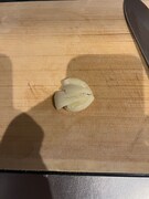 にんにくを潰す。