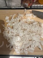 玉ねぎをみじん切りにする。