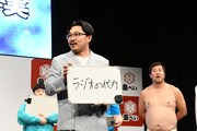 「秋元康の類似タレントだったことがわかった」と述べるオズワルド伊藤。