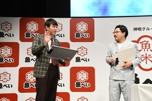 伊藤のエピソードが初出しではなかったと指摘するオズワルド畠中（左）。