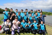 バナナマン日村と、カヌー部の部員たち。