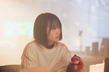 ドラマ「こっち向いてよ向井くん」より、ダウ90000中島百依子の出演シーン。(c)日本テレビ