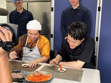 「霜降り明星のあてみなげ」より。(c)静岡朝日テレビ