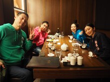 左から東野幸治、ナインティナイン岡村、ベッキー、持田香織。